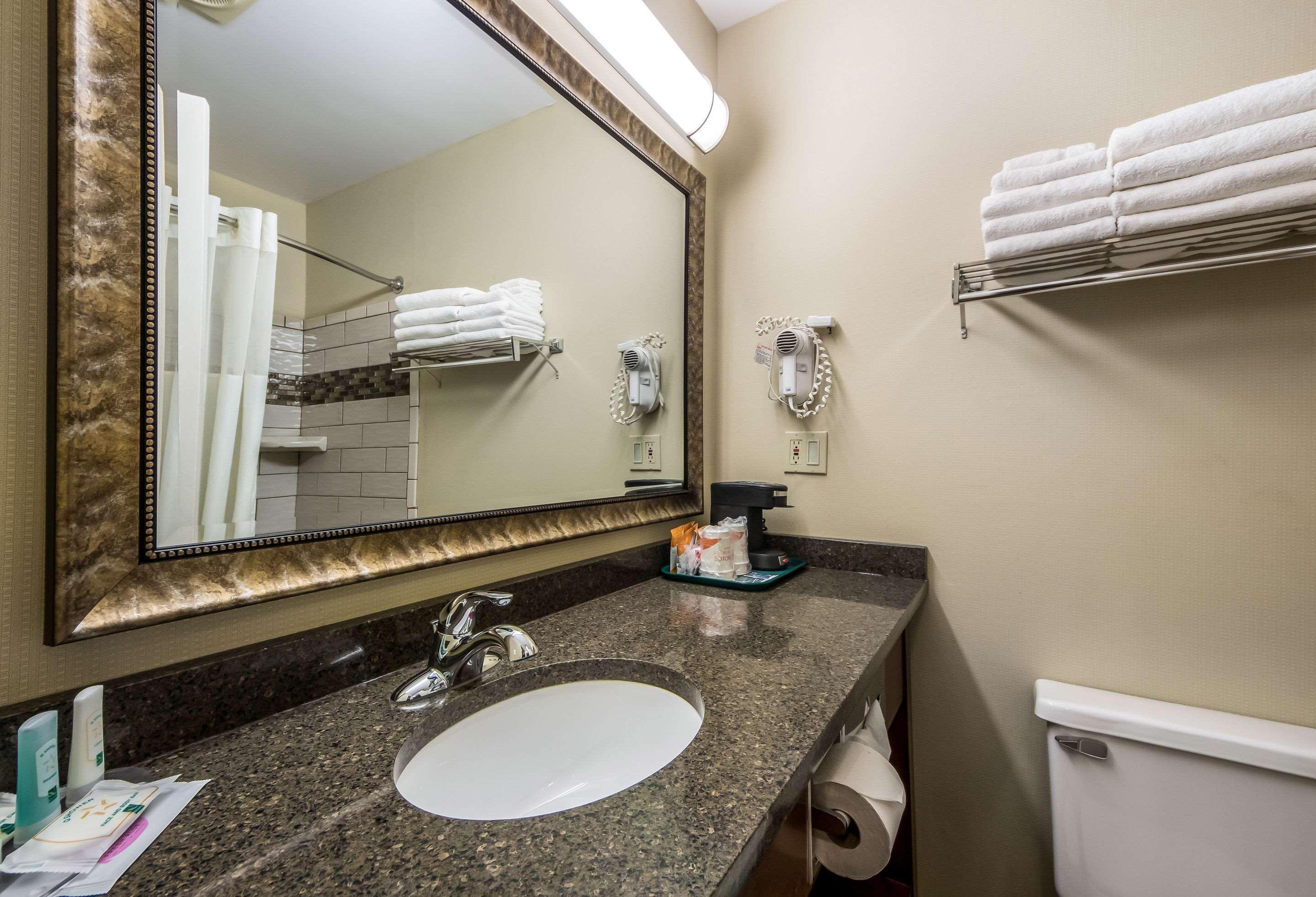 Quality Inn & Suites Newberry Exteriör bild